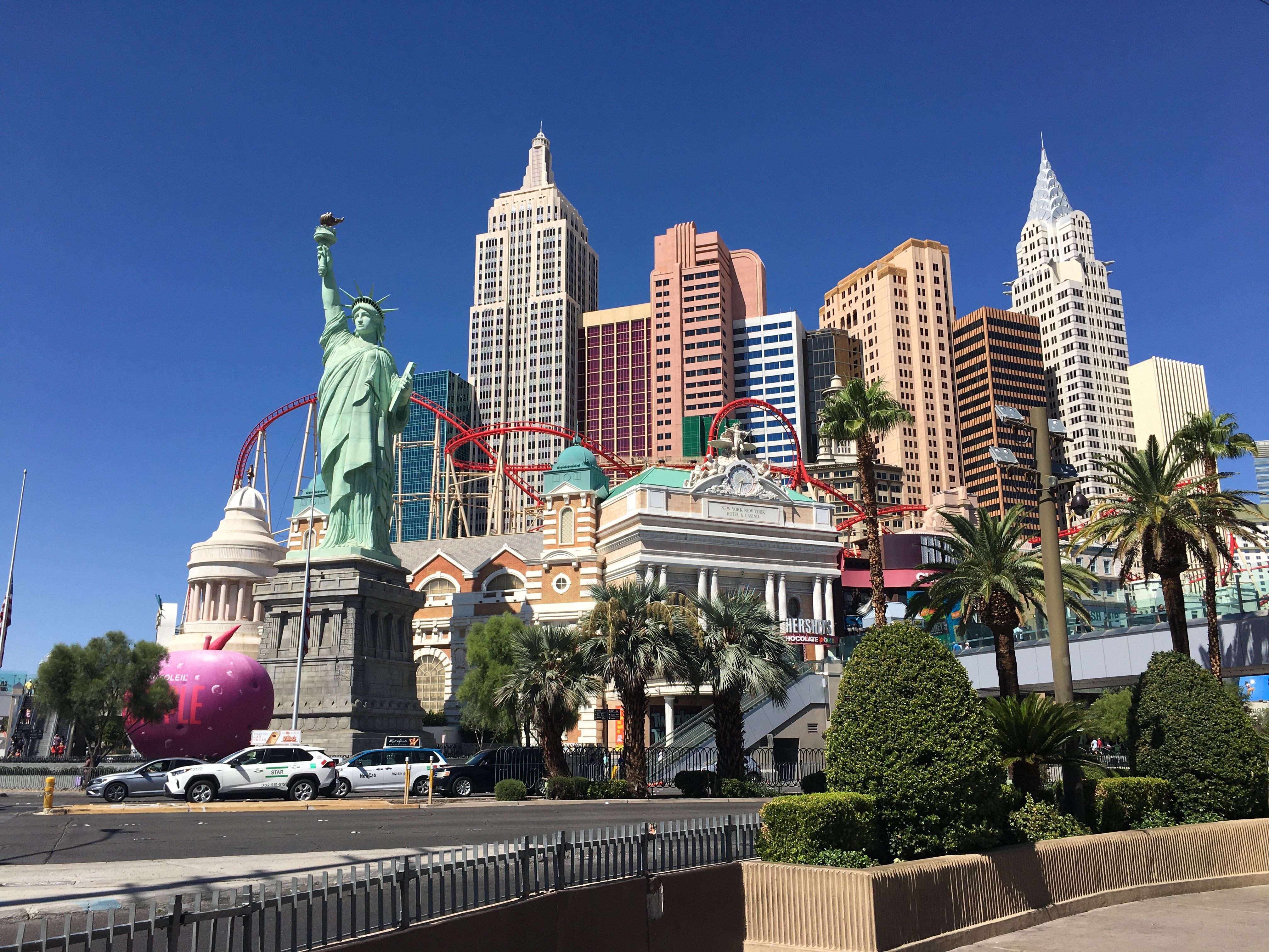 Postcard from Las Vegas: Bakeries are playing to win